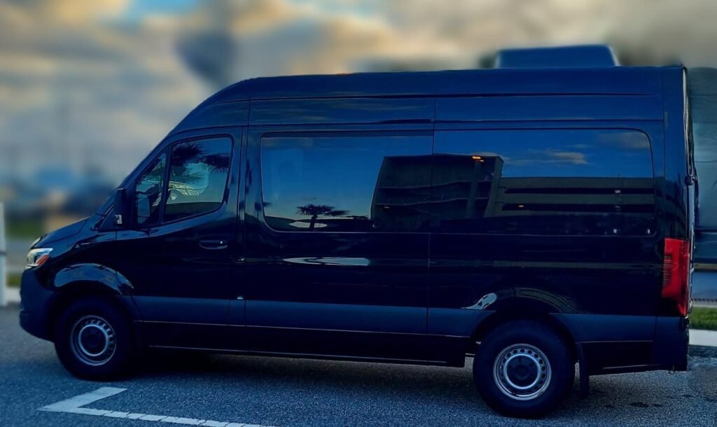 10-passengers-van